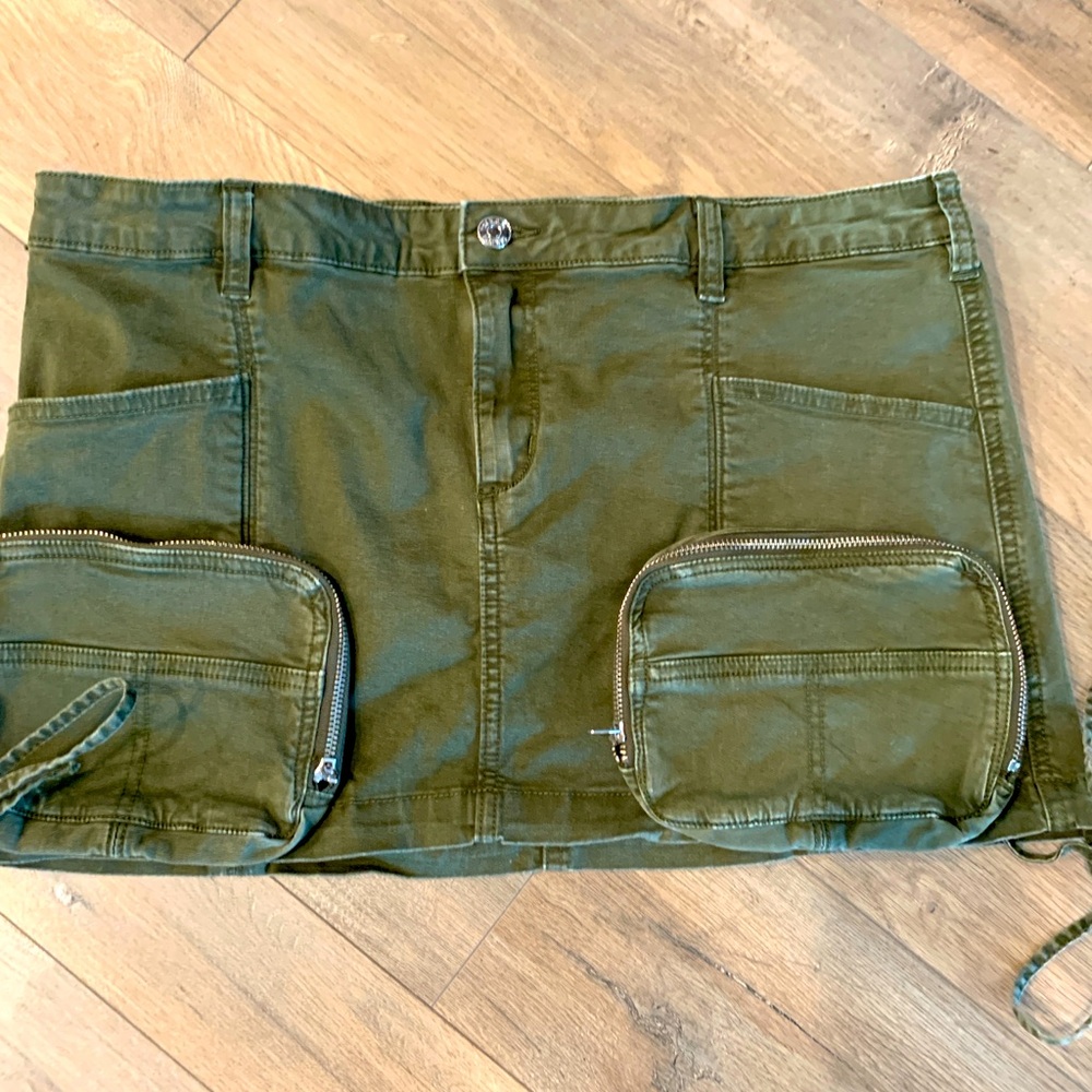 Finn Vintage Army Green cargo skirt, EUC, size 30